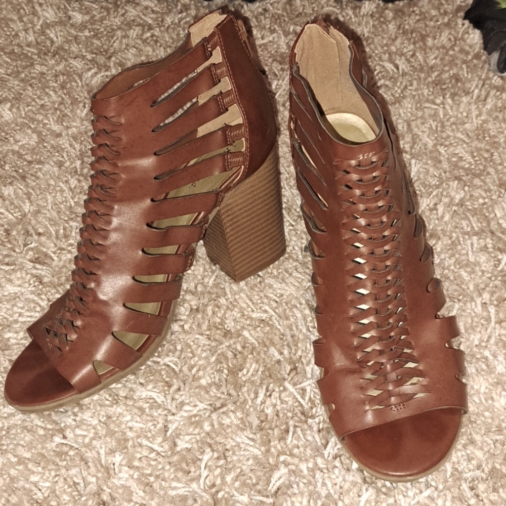 Indigo Rd. Women’s shoes with high heels open toe Brown Size 9½M